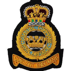 Parche de bordado a mano personalizado con hilo de oro para uniforme, blazer o decoración de prendas - Product Image 1