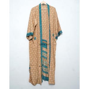 Kimono de Seda Multicolor, Tela de Sari Cosida a Mano, Ropa de Salón para Festivales, Vestido de Sari Indio Reciclado, Hermoso Kimono - Product Image 1