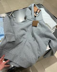 เสื้อแจ็คเก็ตดีไซน์เนอร์คุณภาพสูง สไตล์อังกฤษ มีฮู้ด ปักลาย  สำหรับฤดูใบไม้ร่วง/ฤดูหนาว พร้อมสวมใส่ รุ่นใหม่ - Product Image 5