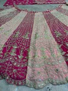 Lehenga Choli Tradicional de Lentejuelas Pesadas con Pedrería de Espejo Real y Apliques de Lona Can-Can, Volumen Perfecto, Premium Fox - Product Image 5