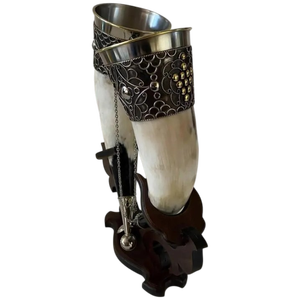 Ensemble de cornes à boire vikings faites à la main avec support en bois, mug en corne médiévale pour cadeau de mariage et d'anniversaire, personnalisé, style nordique - Product Image 5