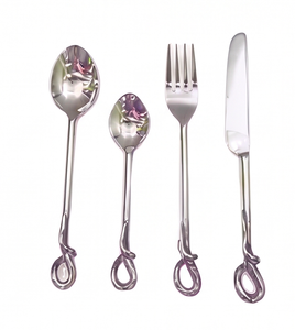Juego de cubiertos de acero inoxidable con acabado espejo, perfecto para vajilla elegante y accesorios de cocina. - Product Image 5