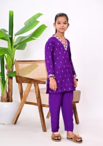 Conjunto de Salwar Kameez Moderno de Alta Calidad, Largo hasta el Suelo, de Algodón Elástico de Secado Rápido, con Estampado Floral Morado para Niñas, con Protección Solar - Product Image 4