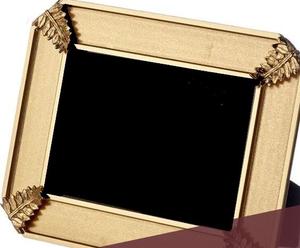 Marco de Fotos Moderno de Lujo Estilo Europeo con Diseño de Enredaderas Doradas y Borde Artístico Calado para una Decoración Elegante en el Hogar u Oficina - Product Image 1