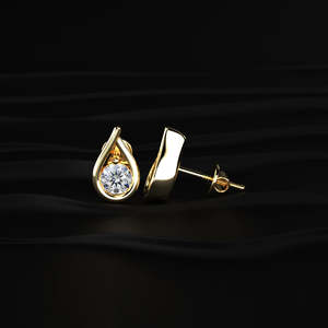 Pendientes de tuerca de moissanita de corte redondo en forma de lágrima, 2 TCW, incoloros VVS, oro de 14K, montura en forma de pera, cierre de rosca, joyería nupcial hecha a mano - Product Image 4