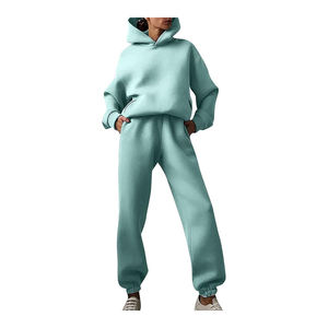 ชุดวอร์มทรงคลาสสิกแบบขาบาน ออกแบบมาให้สวมใส่สบาย กางเกงเอวสูง พร้อมปลายแขนเสื้อแบบริบ เพื่อความทันสมัยและสวมใส่สบาย - Product Image 1