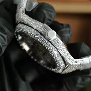 Reloj de Acero Inoxidable con Esfera Analógica y Diamantes de Moissanita Clásicos de Lujo Hechos a Mano, Estilo Hip Hop, Edición Limitada - Product Image 2