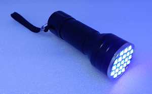 Lampe torche noire personnalisée avec poignée texturée et cordon pour utilisation en cas d'urgence - Product Image 3
