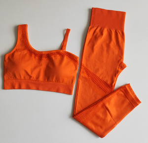 Ensemble de vêtements d'entraînement pour femmes, soutien-gorge de sport confortable et leggings extensibles pour la remise en forme, le yoga, la course à pied et les séances de gym - Product Image 4