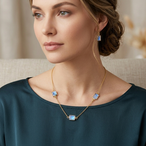Collier style boho pierre de lune brute pierre de lune minimaliste pierre de lune blanche pendentif chaîne en or plaqué or bijoux faits main - Product Image 3