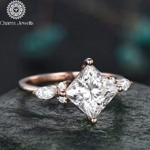 Bague de fiançailles en argent plaqué or 18 carats pour femme Charm Jewells, sertie de moissanite certifiée IGI, monture classique à griffes, pierre précieuse de 3g - Product Image 4