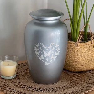 Urne commémorative en métal en forme de cœur de papillon, finition grise mate, avec motif de papillon délicat, porte-cendres de crémation - Product Image 4
