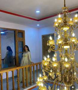 Ensemble de robes ethniques indiennes en soie chinon, prêt à être expédié, avec dupatta à bordure en dentelle perlée et pantalon élastique, vêtements en gros. - Product Image 6