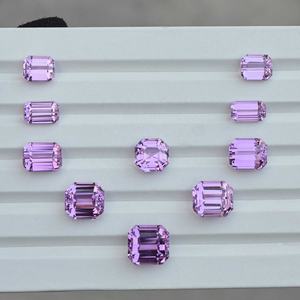 พลอยคุนไซต์สีชมพูอมมุกธรรมชาติ 192 กะรัต เจียระไนทรงแปดเหลี่ยม ความเงางามสูง เหมาะสำหรับทำสร้อยคอ ความใสระดับ VVS พลอยคุนไซต์แบบเม็ด - Product Image 4