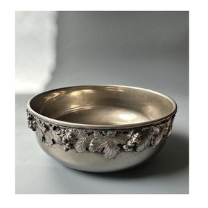 ชามผลไม้ดีไซน์สวยหรูบนชามเงิน - Product Image 1