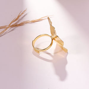 Anillo Artesanal de Aleación Hecho a Mano, Moderno, Texturizado, Ajustable, para Compromiso o Boda - Product Image 3