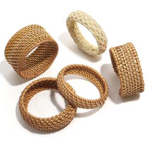 Bracelet de luxe pour femmes, bracelets en rotin faits à la main, prix d'usine, bracelets manchette. - Product Image 1