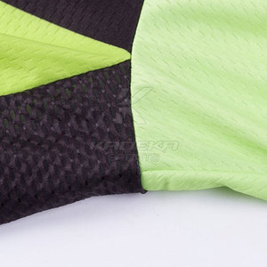 Maillot de sport léger en polyester avec design respirant, matière écologique pour les séances d'entraînement et les routines de fitness - Product Image 5