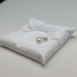 Boucles d'oreilles à clous en perles rondes naturelles assorties à des bijoux en or 18 carats et en argent 925 - Product Image 4