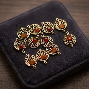 Pendentif en laiton avec cornaline naturelle, composant de bijouterie en filigrane floral, vente en gros - Product Image 1