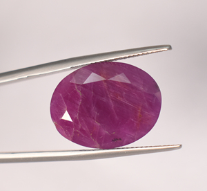 Pierre précieuse naturelle rubis rose-rouge : 22 carats 20x15,5x7 mm ovale du Mozambique pour la fabrication de bijoux - Product Image 5
