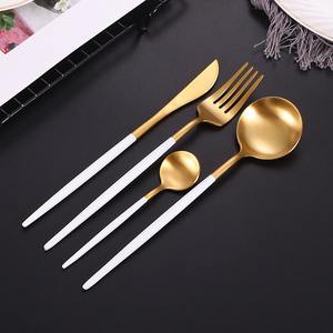 Ensemble de couverts en acier inoxydable doré durable et moderne avec des poignées blanches mates de qualité supérieure, résistant à la rouille, vaisselle de table - Product Image 2