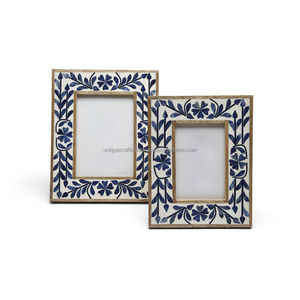 Marco de Fotos de Madera Hecho a Mano con Incrustaciones de Resina Azul y Marfil, Decoración Moderna de Inspiración Costera - Product Image 2
