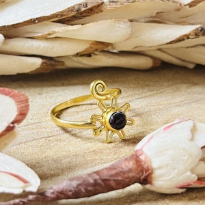 Nouvelles bagues en grenat au design optimal, bagues bohèmes en laiton pour femmes, plaquées or 18 carats, bijoux soleil céleste, design vague délicate, vente en gros/OEM/ODM - Product Image 5