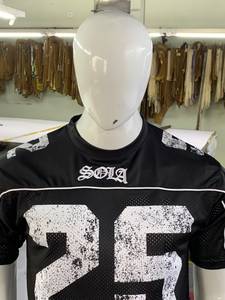 T-shirt de football vintage pour homme de haute qualité, coupe ample, couleur noire unie, col rond, manches courtes, en maille polyester, pour l'été - Product Image 4