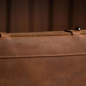 Pochette en cuir véritable, sac à main de soirée conçu pour les événements de luxe, les mariages et les réceptions formelles, à vendre - Product Image 6