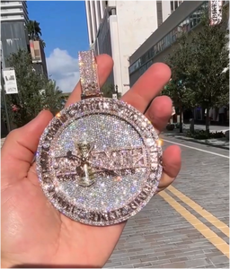 จี้ฮิปฮอป CONCEPTION ดีไซน์สั่งทำพิเศษ ประดับเพชรโมอิสซาไนต์ VVS ชุบทอง 18k ได้รับการรับรองจาก GRA จี้สำหรับทุกเพศ - Product Image 1