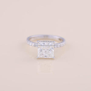 Bague de fiançailles solitaire en moissanite taille princesse, or blanc, halo caché, bague de promesse et de mariage pour femme - Product Image 1