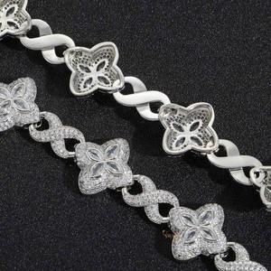 Vente flash - Bracelet cubain à maillons en forme de fleur à quatre feuilles en argent 925 avec diamants VVS pour la mode quotidienne et les fêtes, disponible au prix d'exportation - Product Image 5
