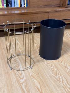 Bote de basura azul de primera calidad con base plateada, perfecto para el vestíbulo de hoteles y eventos, venta al por mayor desde India. - Product Image 3