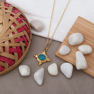 Collier Pendentif Art Déco en Laiton Plaqué Or avec Calcédoine, Bijou Vintage Bleu Turquoise, Chaîne Fine pour Femme, Vente en Gros OEM ODM - Product Image 4
