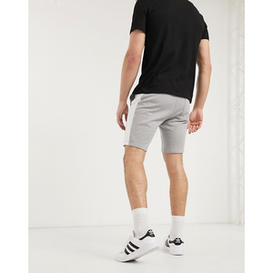 Pantalones Cortos Deportivos Grises para Hombre, 100% Poliéster Tejido, con Franja Lateral Blanca, Cintura Media, Corte Casual - Product Image 2