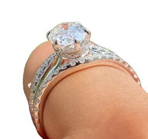 Anillo de diamante de moissanita de Plata de Ley 925, anillo de boda de moissanita de corte ovalado y otras joyas de diamantes - Product Image 1