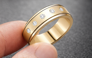 Anillo de Boda Unisex de Lujo en Oro Amarillo de 18K con Diamantes Cultivados en Laboratorio, Corte Brillante Redondo, con Piedras de 0.15ct - Product Image 4