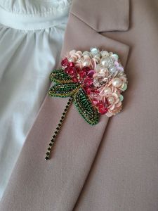 MD HANDICRAFTS Broche clásico con bordado floral y cuentas para mujer de 16 a 20 años, accesorios de regalo de boda - Product Image 2