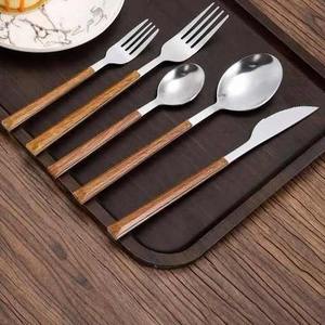 Juego de Cuchara y Tenedor de Acero Inoxidable con Mango de Madera, Acabado Mate, Cubiertos Duraderos para Hotel, Restaurante y Hogar - Product Image 6