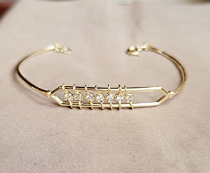 Bracelet manchette géométrique en or jaune avec diamants de laboratoire - Product Image 5
