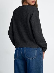 Pull court en tricot gris foncé pour femme, col rond, manches longues, décontracté - Product Image 6