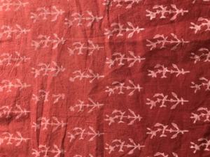 Tissu imprimé à la main 100% coton, base rouge, motif floral Buti blanc |   Vente en gros à Jaipur - Product Image 2