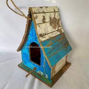 Nichoir pour oiseaux en bois recyclé, fait main, durable, en forme de bateau, couleur bois vieilli, cage à oiseaux originale, pour petits oiseaux d'extérieur - Product Image 3