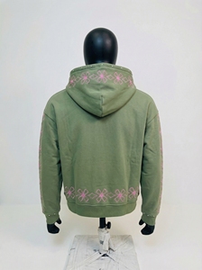 HEAVEN Club 2025 Sweat à capuche zippé vert olive — Détail brodé sur la manche et imprimé sur le devant |   Fabricant de patchs personnalisés et de vêtements streetwear OEM - Product Image 3