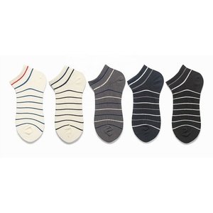 Chaussettes courtes rayées unisexes 65% coton 32% nylon 3% élasthanne respirantes pour hommes et femmes, idéales pour le quotidien et la vente en gros - Product Image 1