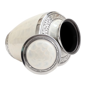 Urne funéraire classique en aluminium et laiton, style américain, blanc nacré, avec bordure argentée, pour maisons funéraires et directeurs, vente en gros - Product Image 4