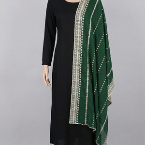 Hijab en Chiffon Géométrique Africain Vert Premium |   Écharpe et châle longs musulmans respirants pour toutes les saisons - Product Image 3