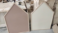 Tableau magnétique UCI en chêne MDF en forme de maison pour enfants, tableau d'écriture écologique pour la maternelle, idéal pour le dessin et le bricolage