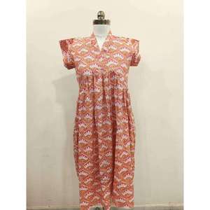 Robe longue en coton imprimé pour femme, manches courtes, imprimé artisanal, col en V, coupe ample naturelle, été - Product Image 2